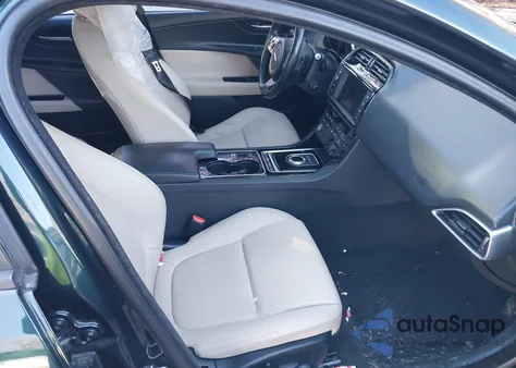 2017 Jaguar Xe 25T Premium z USA, uszkodzony, nr VIN SAJAD4BG7HA946968